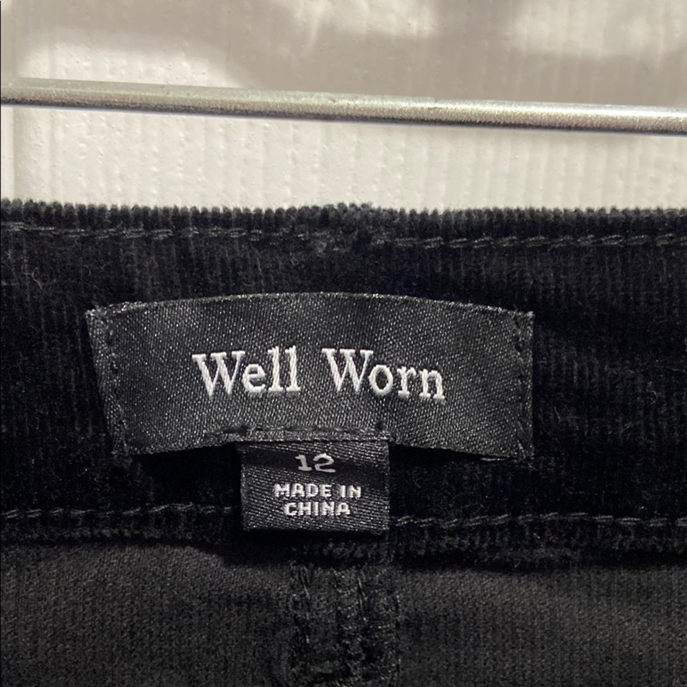 Well Worn Black Skinny Jumpsuit with Sleek Design - Picture 2 of 14